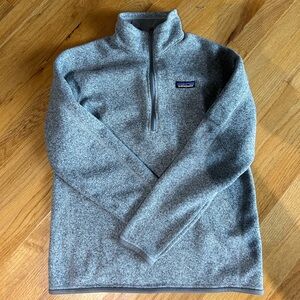 Women’s 3/4 zip grey pullover. Very little wear and tear in great shape